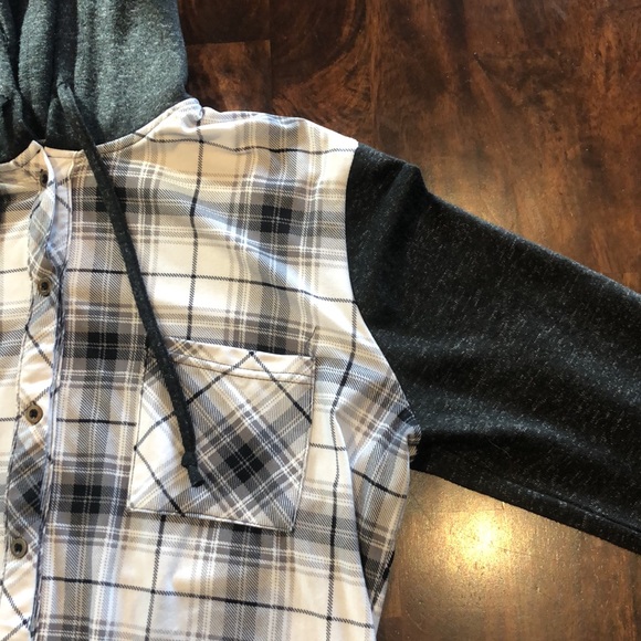 Black and White plaid long sleeve t-shirt/lightweight hoodie - Picture 3 of 6